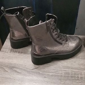 Guess boots